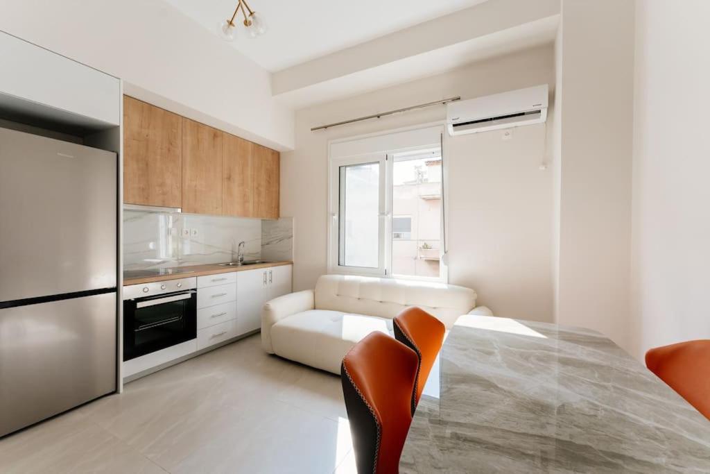New Center Apartment Near Metro アテネ エクステリア 写真