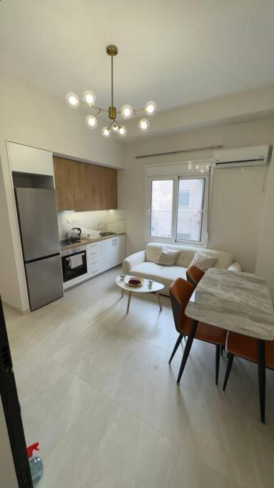 New Center Apartment Near Metro アテネ エクステリア 写真