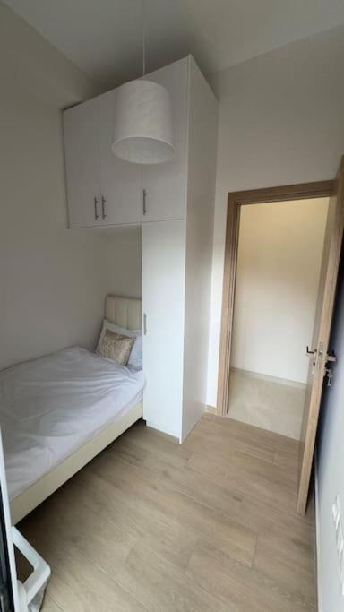 New Center Apartment Near Metro アテネ エクステリア 写真
