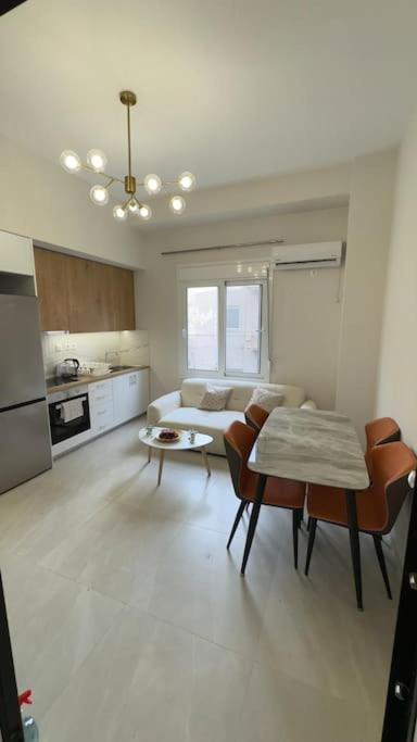 New Center Apartment Near Metro アテネ エクステリア 写真