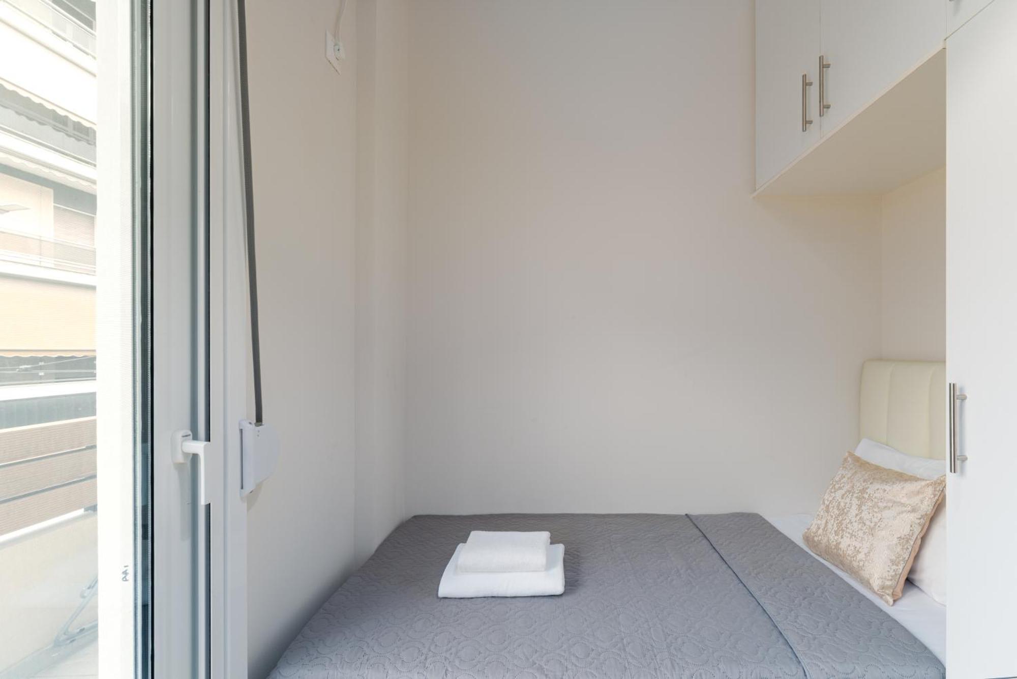 New Center Apartment Near Metro アテネ エクステリア 写真